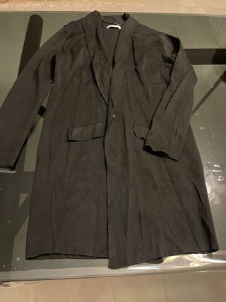 Chaqueta negra larga