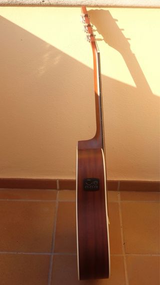 Guitarra acústica Vintage