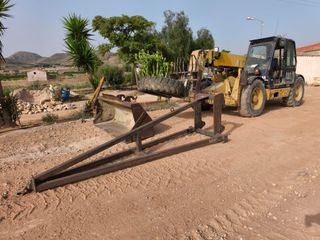 Manipulador telescópico CAT TH63