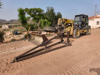 Manipulador telescópico CAT TH63