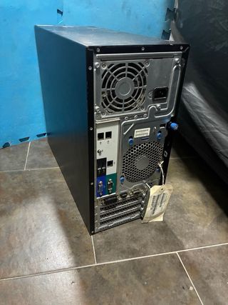 Servidor HP ProLiant ML310e Gen8 v2