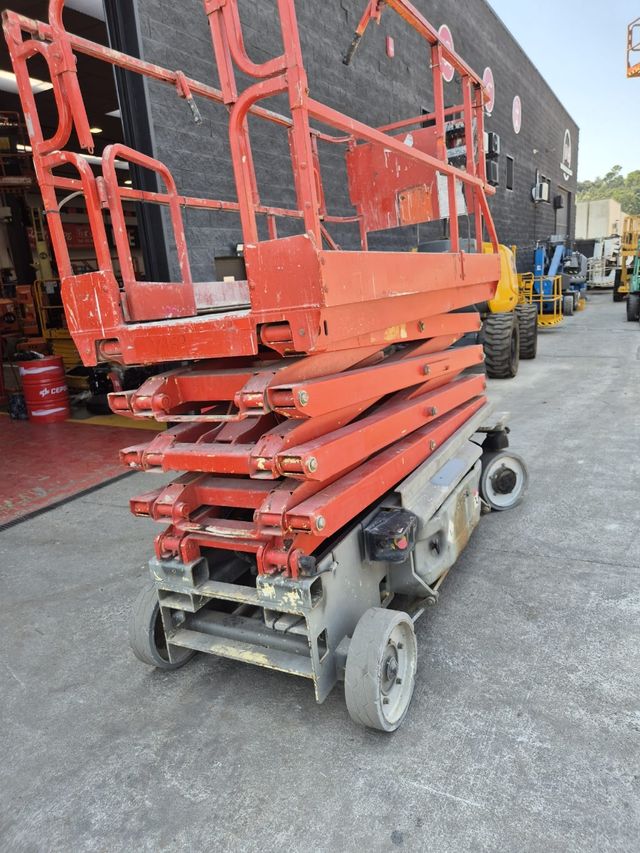 Plataforma elevadora JLG 12m