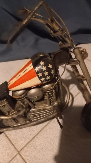 Moto chopper in metallo