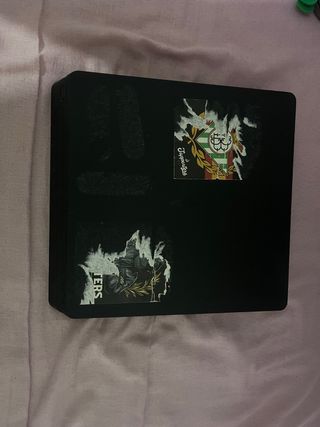 PS4 (PlayStation 4) negra