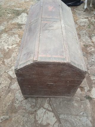 Baúl madera antiguo 