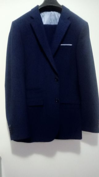 Traje azul hombre