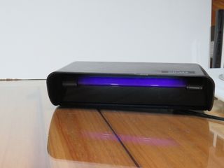 Detector billetes falsos UV