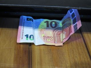 Detector billetes falsos UV