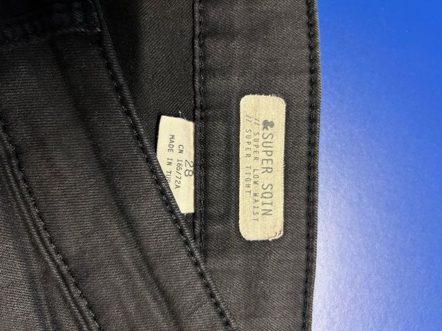 Pantalones H&M negros, talla 28