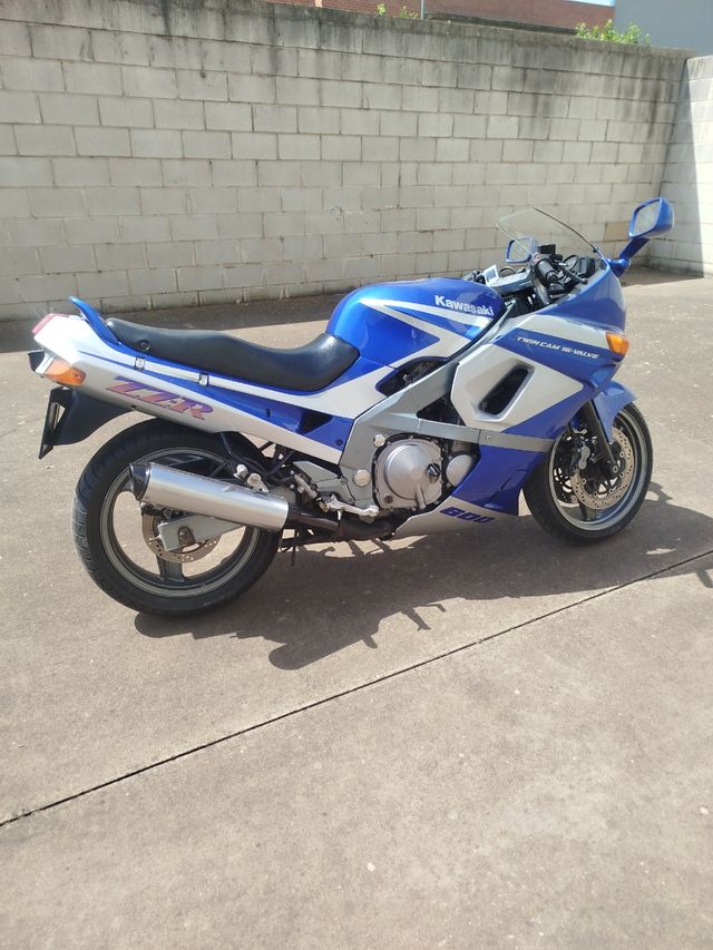 Kawasaki ZZ-R600 (1990) IMPECABLE