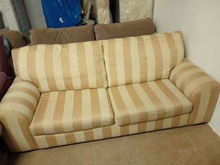 Sofá beige de rayas