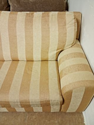 Sofá beige de rayas