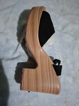 Sandalias negras tacón bajo