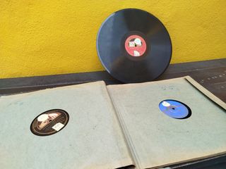 Carpeta recopilatoria con cuatro discos.