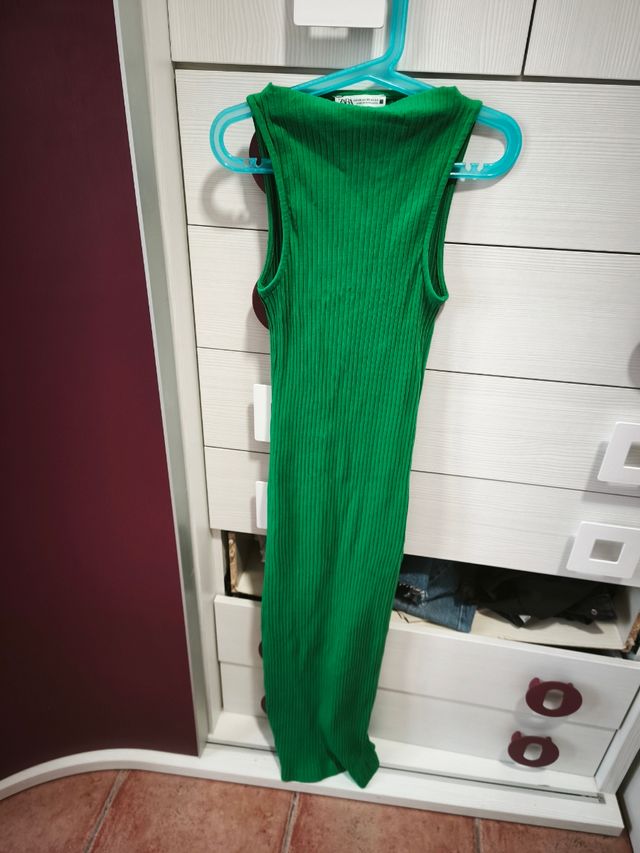 Vestido Zara verde ajustado