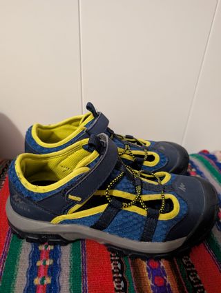 Sandalias del Decathlon número 34/35.