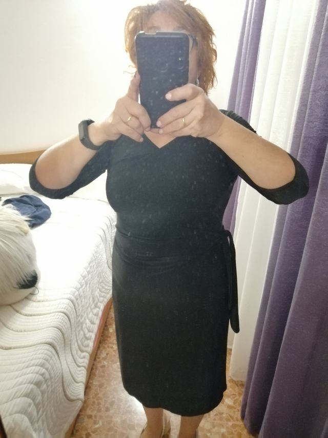 Vestido negro entallado