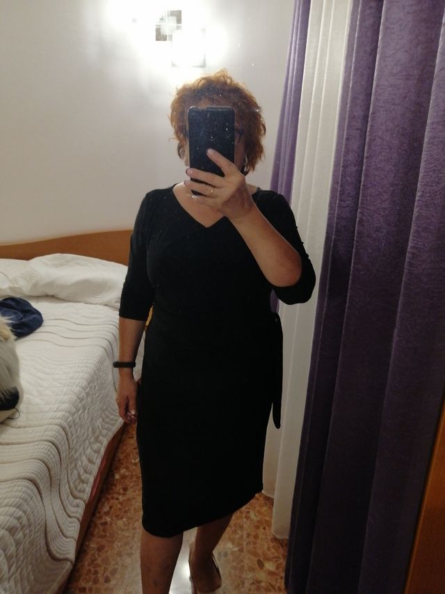 Vestido negro entallado