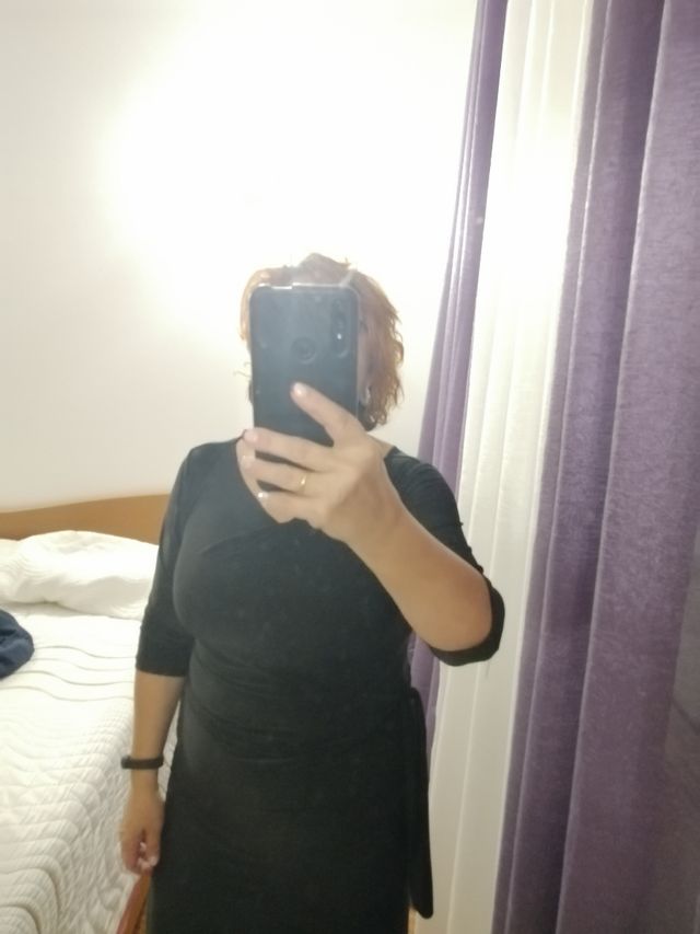 Vestido negro entallado