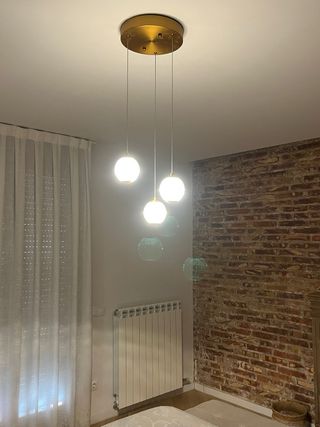 Lámpara 3 luces dorada y blanca