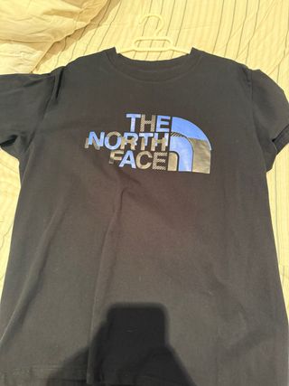 Camiseta The North Face negra