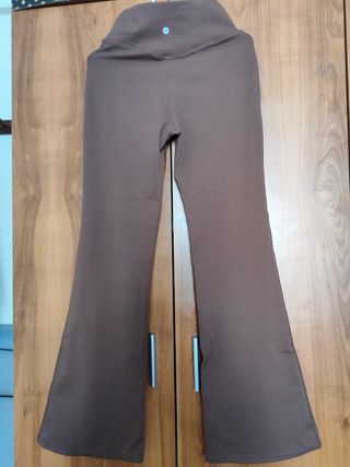 Pantalones acampanados marrones