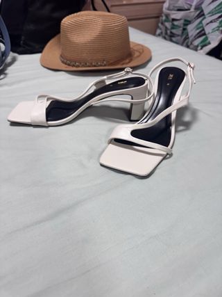 Tacones Zara blancos