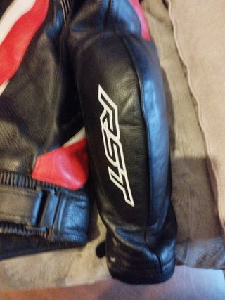 Chaqueta moto RST cuero negra roja