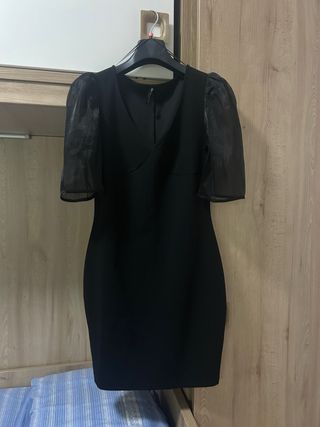 Tubino nero maniche a sbuffo