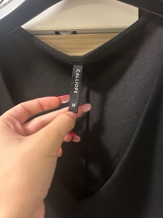 Tubino nero maniche a sbuffo