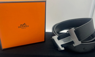 Cinturón Hermès negro hebilla H plata
