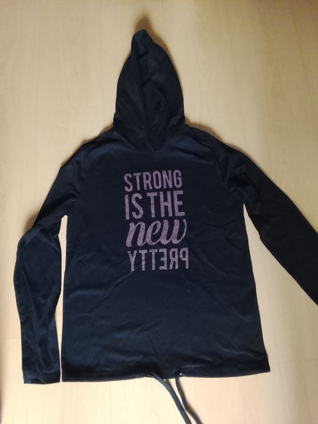 Sudadera negra - Strong is the new pretty