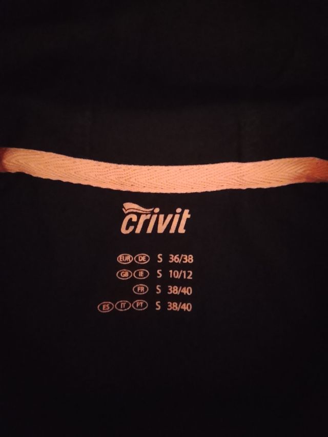 Sudadera negra - Strong is the new pretty