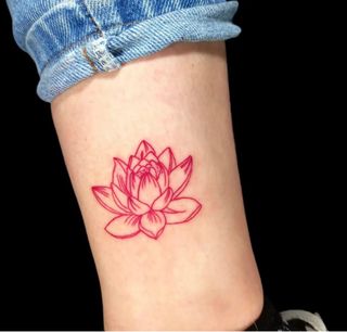 Tatuaje de Loto Rojo