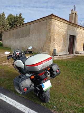 Suzuki V-Strom 650 blanca