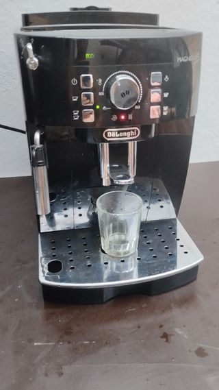 Cafetera DeLonghi Magnifica falta tapadera 
