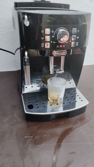 Cafetera DeLonghi Magnifica falta tapadera 