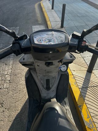 vendo o cambio con coche . Kymco Bet & Win 125cc