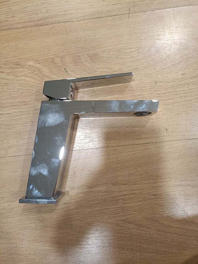 Grifo lavabo metal - Baño