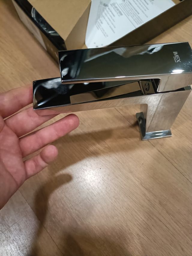 Grifo lavabo metal - Baño