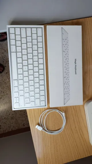 Apple Magic Mouse & Keyboard
