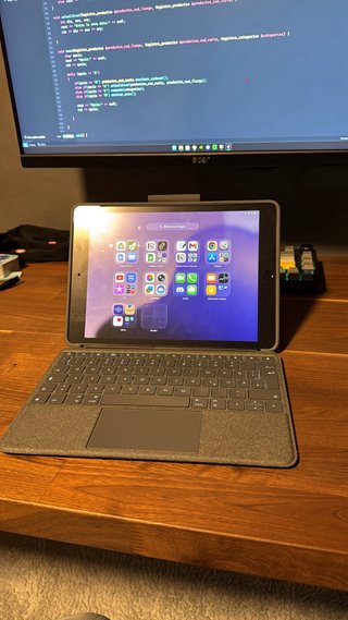 iPad 10.2" + Teclado Logitech