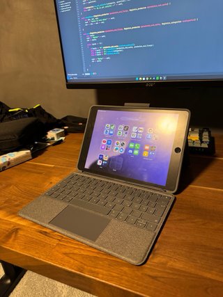 iPad 10.2" + Teclado Logitech