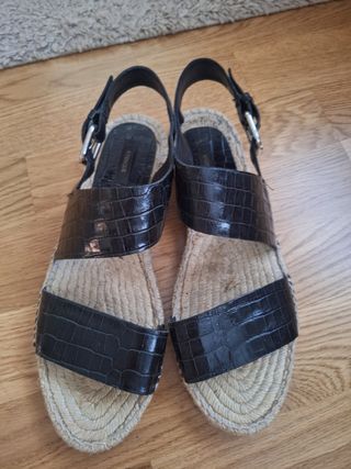 Sandalias Uterqüe negras T.39