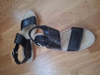Sandalias Uterqüe negras T.39