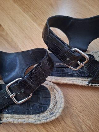 Sandalias Uterqüe negras T.39