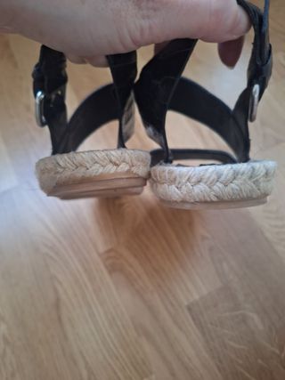 Sandalias Uterqüe negras T.39