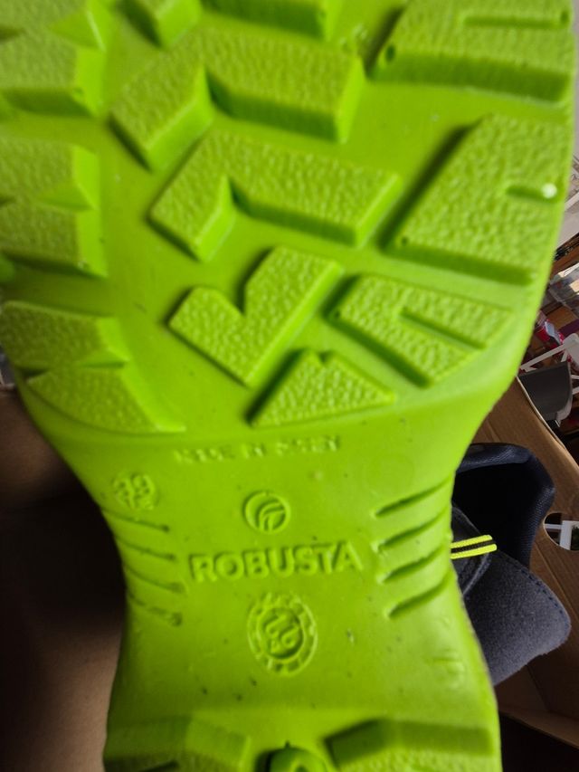 Zapatos Botas seguridad nº39
Nuevos sin estrenar 