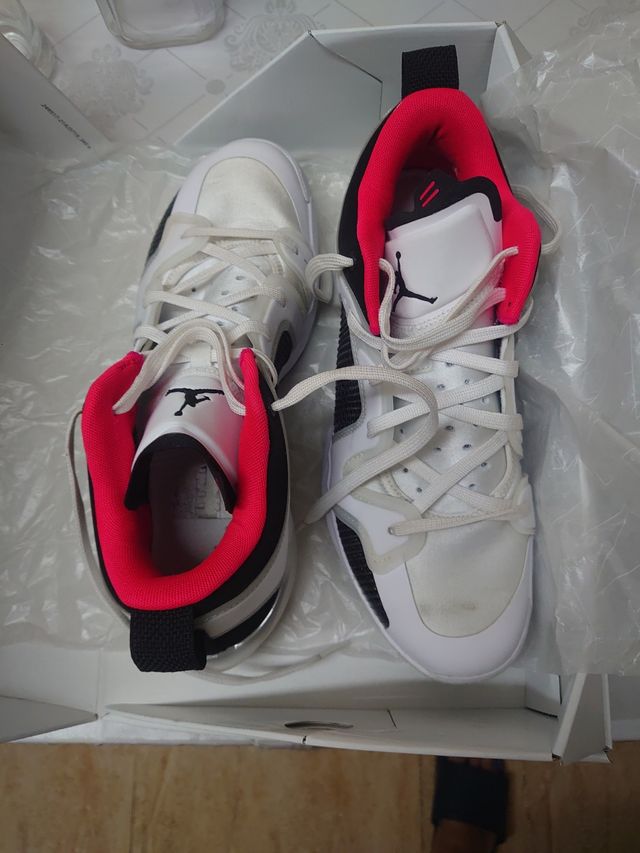 Air Jordan XXXVII Low - rosso e bianco