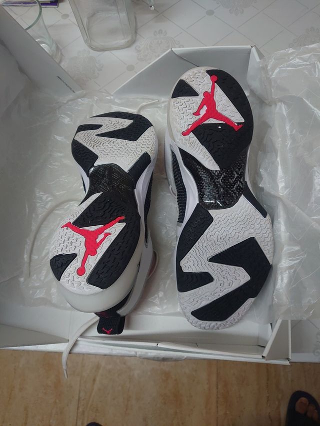 Air Jordan XXXVII Low - rosso e bianco